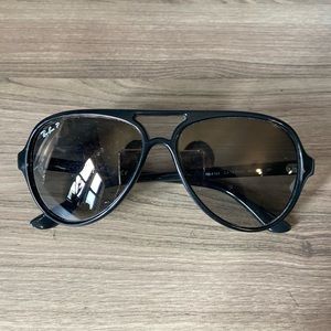 Black plastic aviator polarized Ray Bans